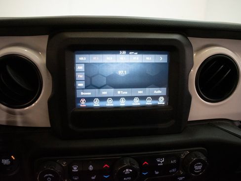 Used 2021 Jeep Wrangler Unlimited Islander image 14