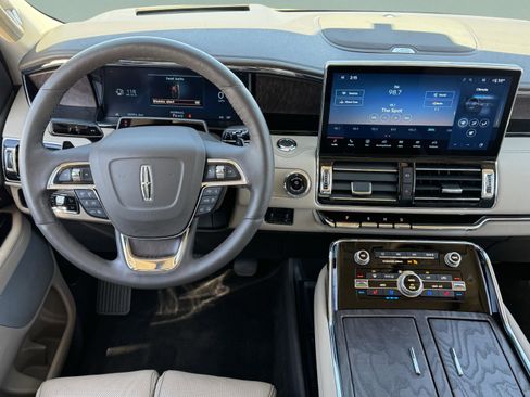 Certified 2023 Lincoln Navigator Reserve image 18