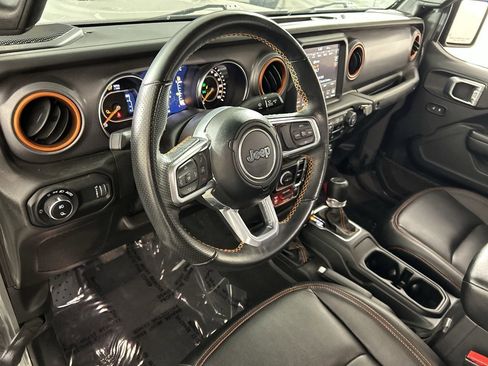 Used 2023 Jeep Gladiator Mojave AWD/4WD image 11