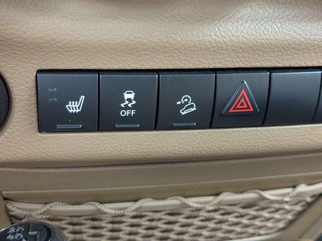 Used 2017 Jeep Wrangler Unlimited Sahara w/ Connectivity Group AWD/4WD image 27