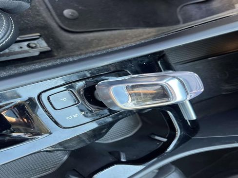 Used 2023 Volvo XC40 B4 Ultimate image 24