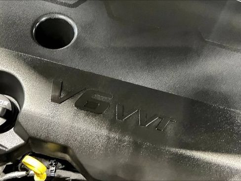 Used 2023 Chevrolet Traverse LT FWD image 29