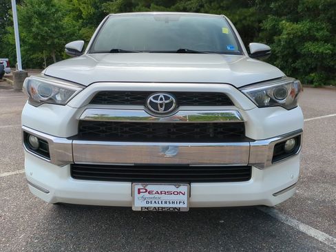 Used 2016 Toyota 4Runner Limited w/ Four Season Floor Mat Package AWD/4WD image 9