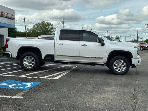 Used 2024 Chevrolet Silverado 2500 High Country w/ High Country Premium Package AWD/4WD image 4