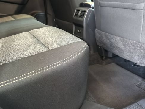 Used 2025 Nissan Rogue SV FWD image 27
