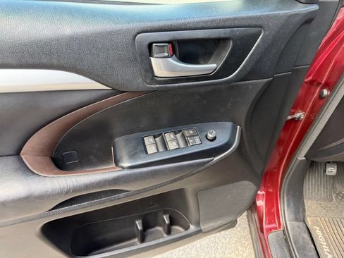 Used 2018 Toyota Highlander XLE AWD/4WD image 22