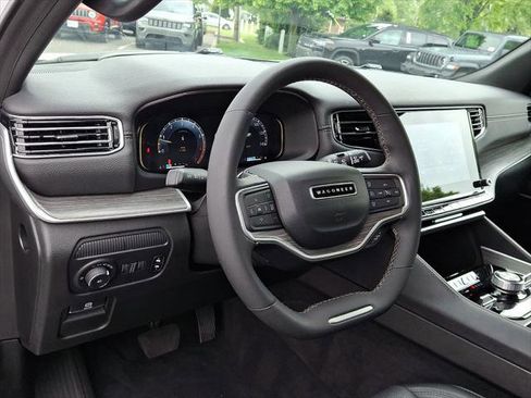 Certified 2024 Jeep Wagoneer L Series III w/ Flexible Seating Group AWD/4WD image 25