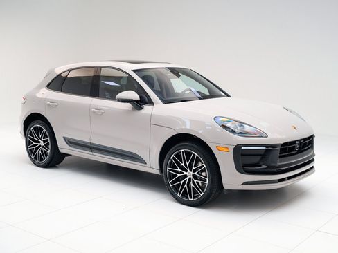 Certified 2026 Porsche Macan AWD/4WD image 7