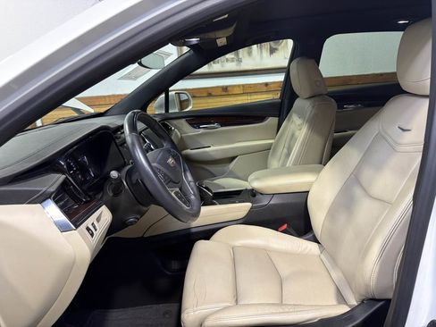 Used 2017 Cadillac XT5 Luxury w/ Driver Awareness Package FWD image 16