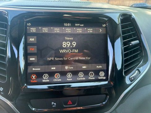 Used 2019 Jeep Cherokee Limited AWD/4WD image 20