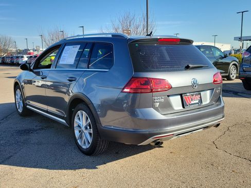 Used 2017 Volkswagen Golf Alltrack S image 3