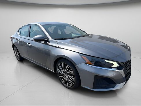 Used 2023 Nissan Altima 2.5 SL FWD image 2