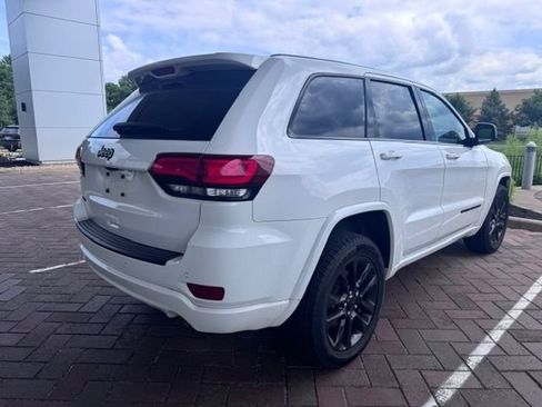 Used 2021 Jeep Grand Cherokee Laredo X AWD/4WD image 2