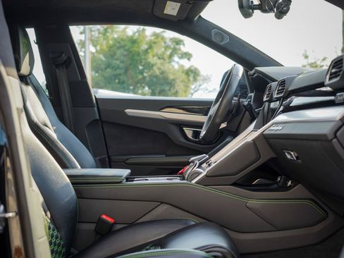 Used 2019 Lamborghini Urus AWD/4WD image 9