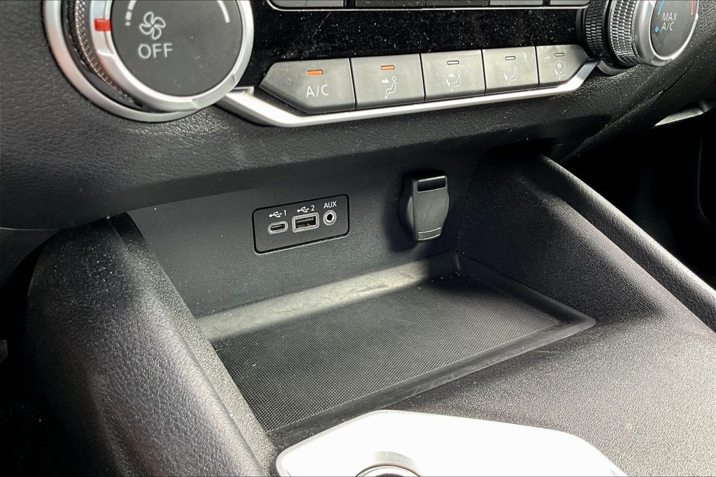 Used 2025 Nissan Altima 2.5 SV FWD image 17