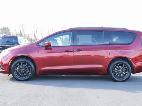Used 2020 Chrysler Pacifica Touring-L w/ Advanced Safetytec Group image 4
