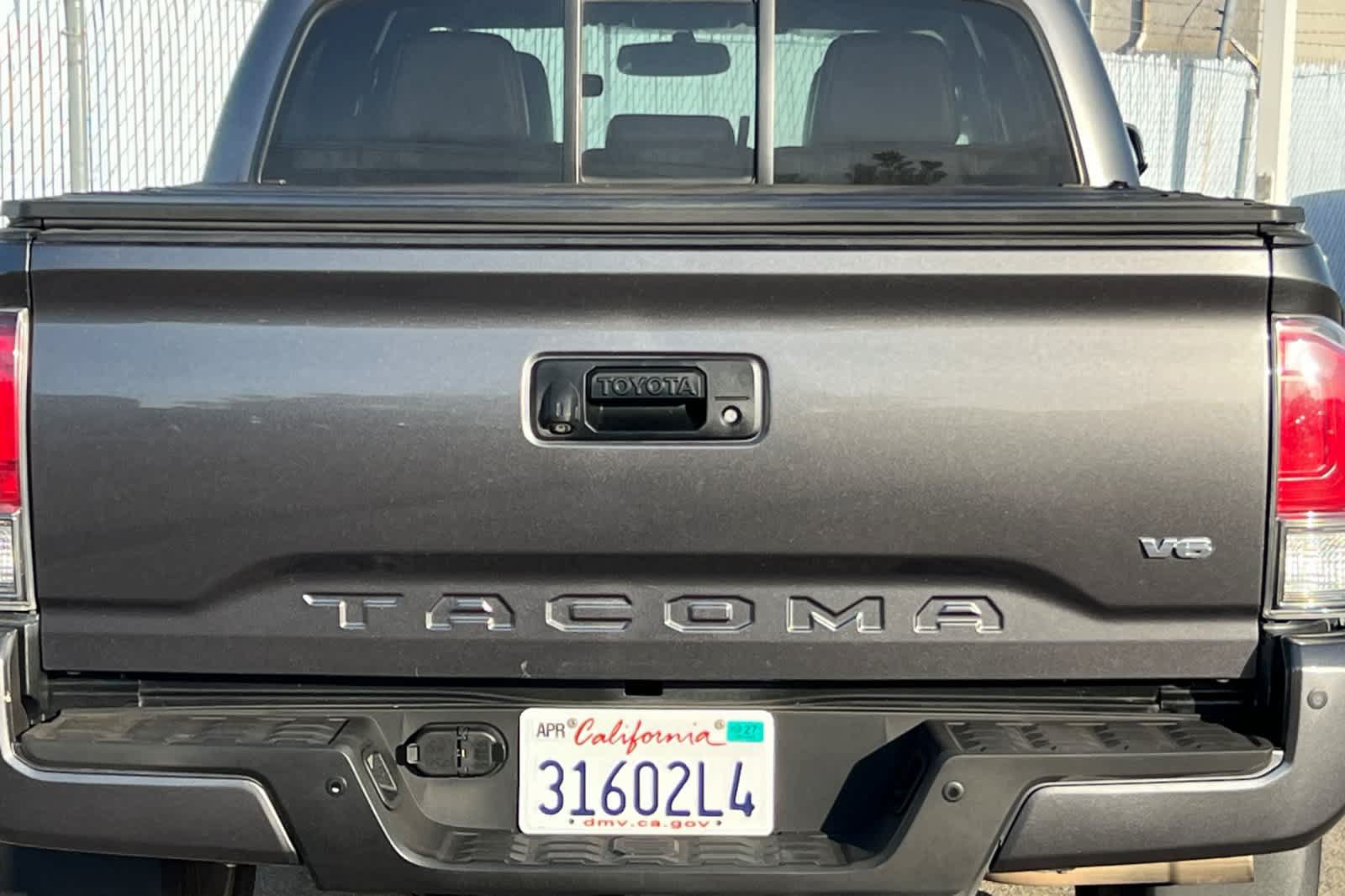 Used 2016 Toyota Tacoma Limited w/ Towing Package RWD image 22