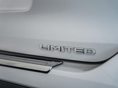 Used 2023 Toyota Highlander Limited image 9