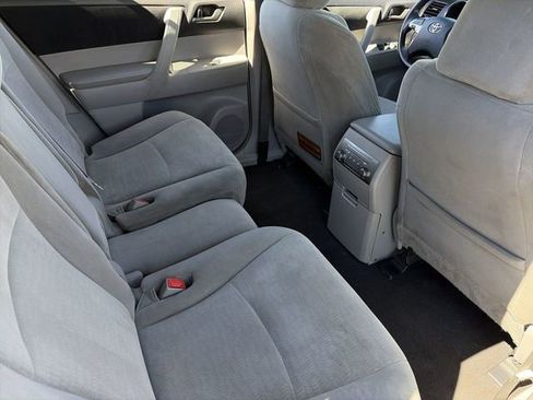 Used 2012 Toyota Highlander w/ Tech Pkg image 15