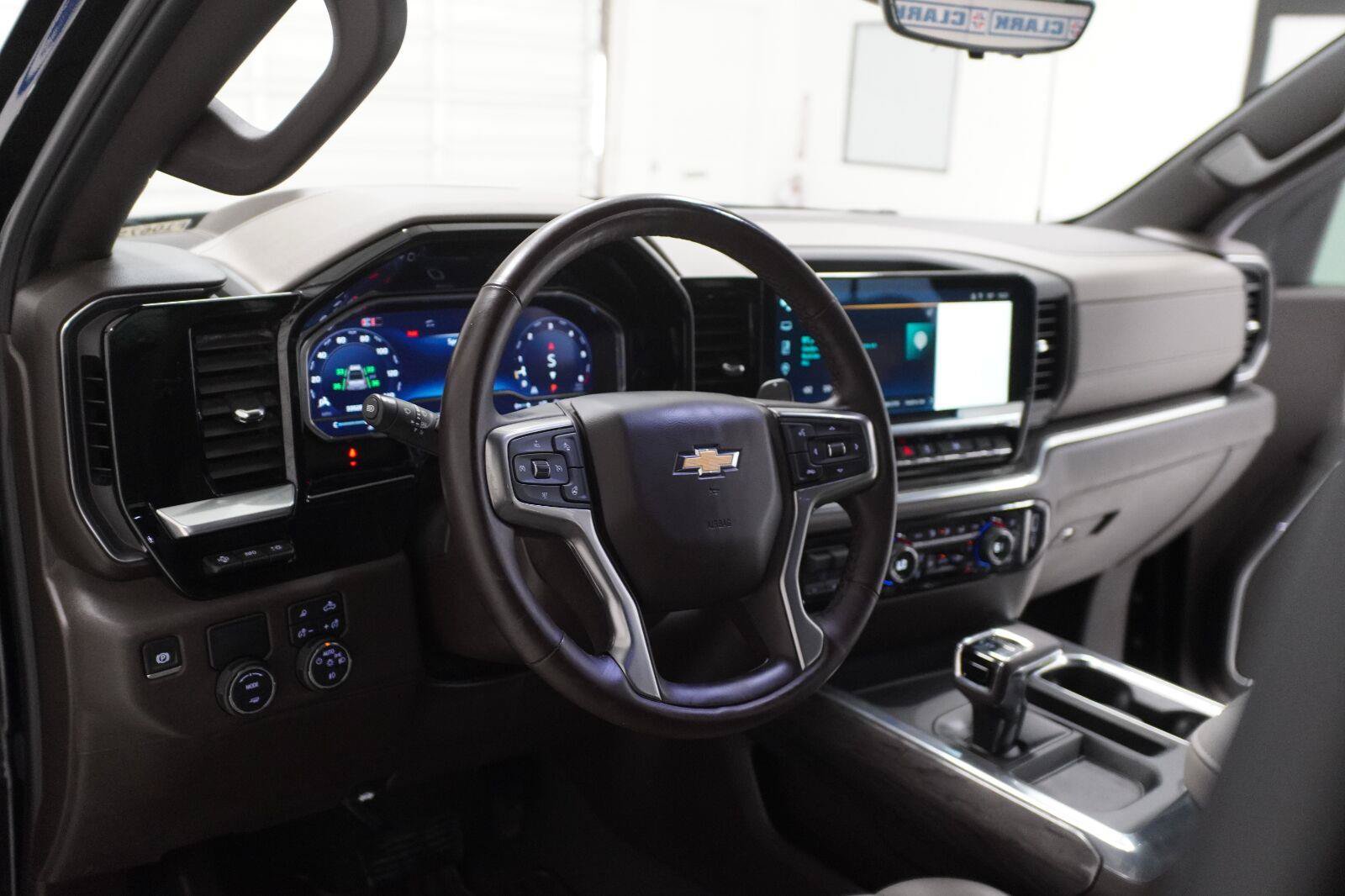 Used 2024 Chevrolet Silverado 1500 LTZ w/ Technology Package RWD image 8