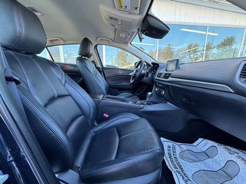 Used 2018 MAZDA MAZDA3 Touring FWD image 12