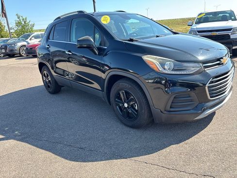 Used 2019 Chevrolet Trax LT w/ LT Convenience Package FWD image 7