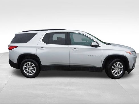 Used 2020 Chevrolet Traverse LT w/ Driver Confidence II Package AWD/4WD image 2