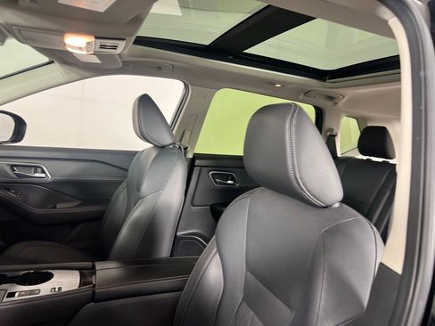 Used 2024 Nissan Rogue Platinum image 24