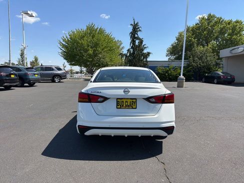Used 2025 Nissan Altima 2.5 SV FWD image 4