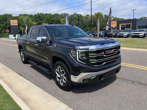 Used 2022 GMC Sierra 1500 SLT AWD/4WD image 1