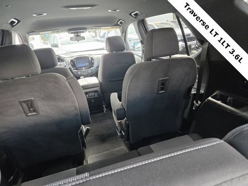 Used 2023 Chevrolet Traverse LT image 17