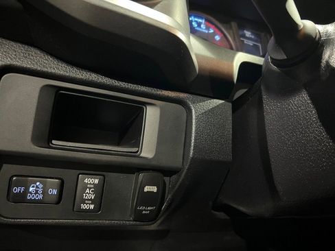 Used 2016 Toyota Tacoma TRD Sport image 38