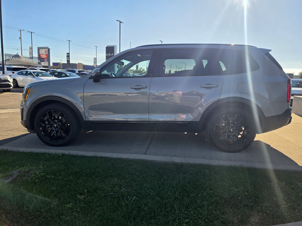 Certified 2022 Kia Telluride EX w/ EX Premium Package AWD/4WD image 8