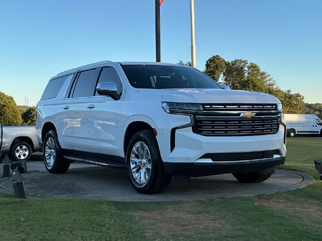 Used 2023 Chevrolet Suburban Premier RWD image 1