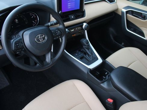 Used 2025 Toyota RAV4 LE AWD/4WD image 10