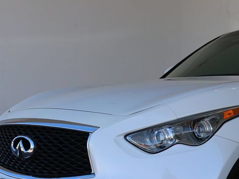 Used 2017 INFINITI QX70 AWD w/ Premium Package image 58