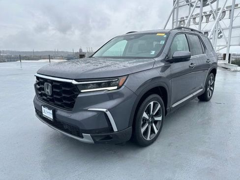 Certified 2024 Honda Pilot Touring image 12