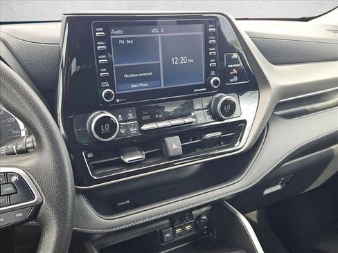 Used 2021 Toyota Highlander L image 13