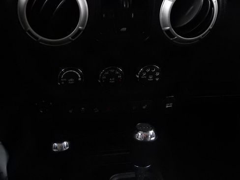 Used 2016 Jeep Wrangler Unlimited Rubicon AWD/4WD image 10