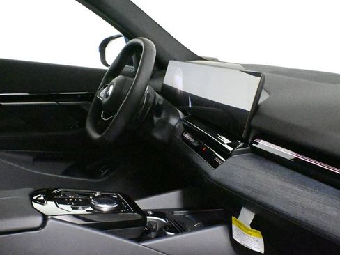 Used 2026 BMW 530i xDrive w/ Premium Package image 35