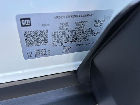 Used 2025 Chevrolet Trax LT w/ LT Convenience Package FWD image 40