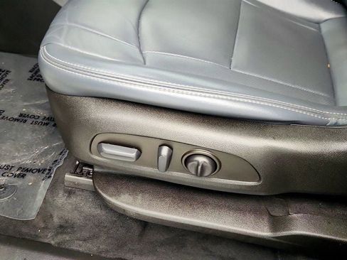 Used 2022 Buick Enclave Essence w/ Sport Touring Edition image 10