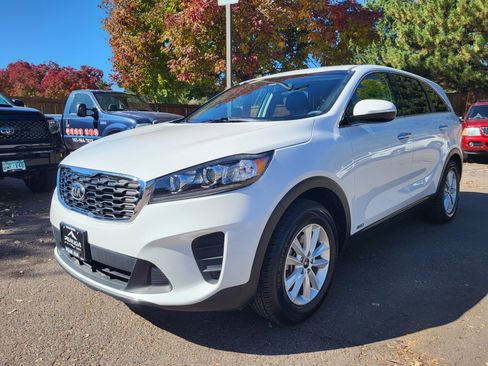 Used 2019 Kia Sorento LX image 4