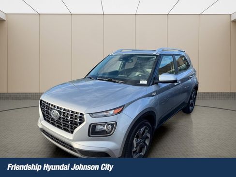 Certified 2025 Hyundai Venue SEL FWD image 1