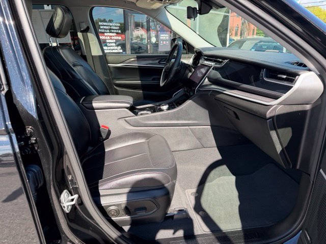 Used 2023 Jeep Grand Cherokee 4WD 4xe w/ Luxury Tech Group II image 24
