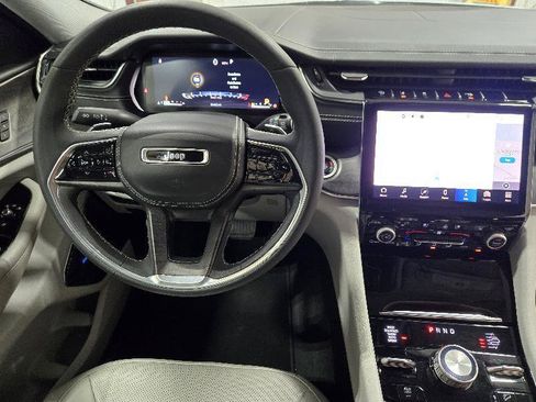 Used 2023 Jeep Grand Cherokee Overland AWD/4WD image 20