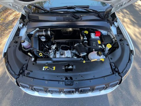 Used 2025 Jeep Compass Trailhawk image 31