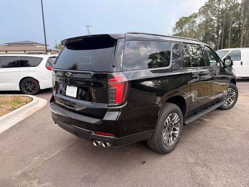 Used 2025 Chevrolet Suburban Z71 AWD/4WD image 7