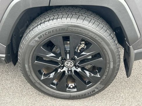 Used 2020 Toyota RAV4 XLE Premium FWD image 17