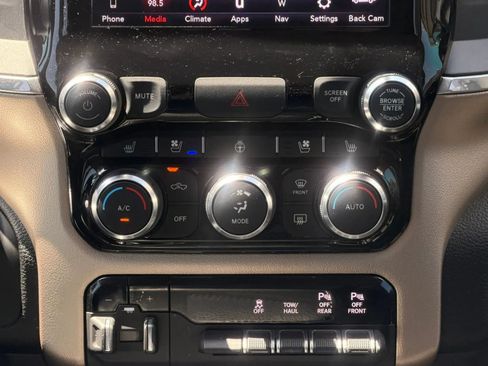 Used 2020 RAM 1500 Laramie AWD/4WD image 35